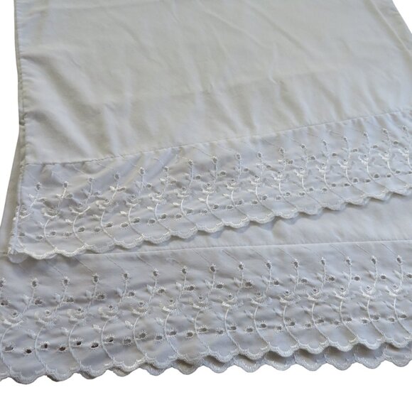 Vintage White Standard Pillowcases 2 Embroidered Scalloped Edges 20"x26" Cottage - Picture 6 of 10